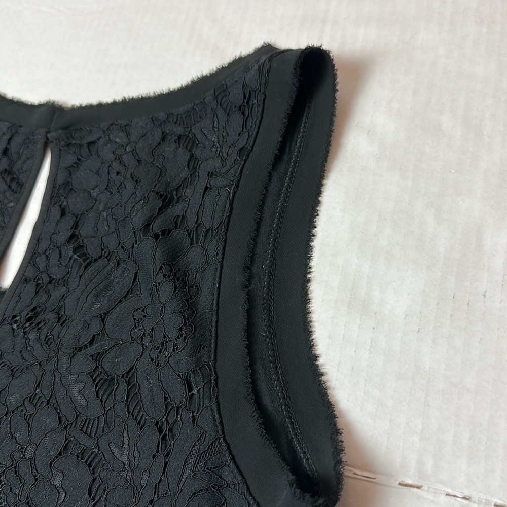 Banana Republic Black lace scalloped tank top - Picture 11 of 11